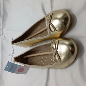 Girls gold flat shoes. Ballerina flats. New with tags. Size 4.     S125
